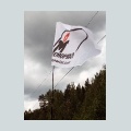 Олег Краев проехал расстояние от ТРЦ «Мега» до памятного места на велосипеде, укрепив на нем флаг Уральского Мемориала