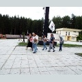 Активисты Уральского Мемориала торжественно несут флаг
